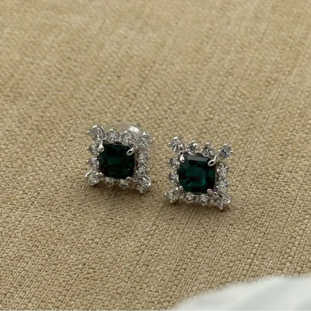 Elegant vintage Green and Silver Stud Earrings
